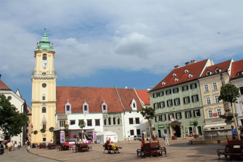 Stara gradska većnica na glavnom trgu u Bratislavi