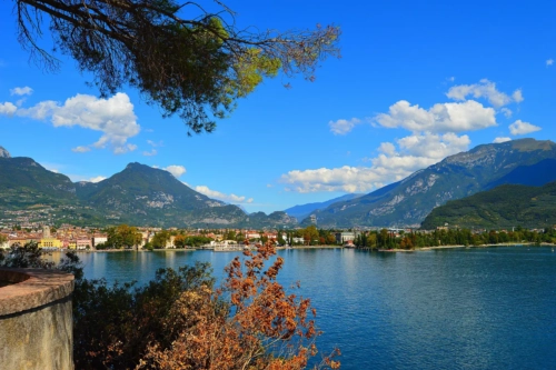 Jezero Garda u bojama jeseni — putovanje sa Bee Travel
