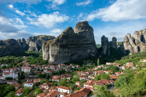Stene Meteore iznad sela Kalabaka