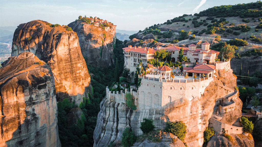 Manastir Meteora na vrhu stenovite litice