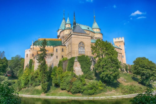 Bratislavski grad i Zamak Bojnice — putovanje u Slovačku sa Bee Travel