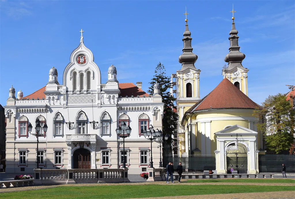 Barokna palata i rimokatolička crkva na Trgu jedinstva u Temišvaru